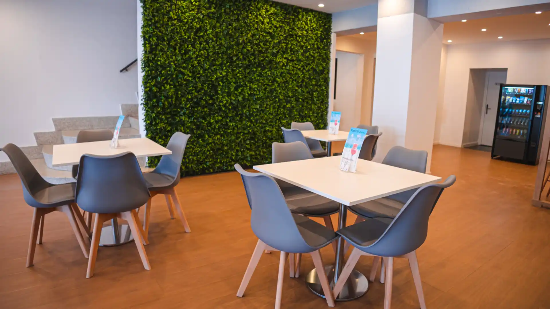 Snackbar PlanetHotels Blue