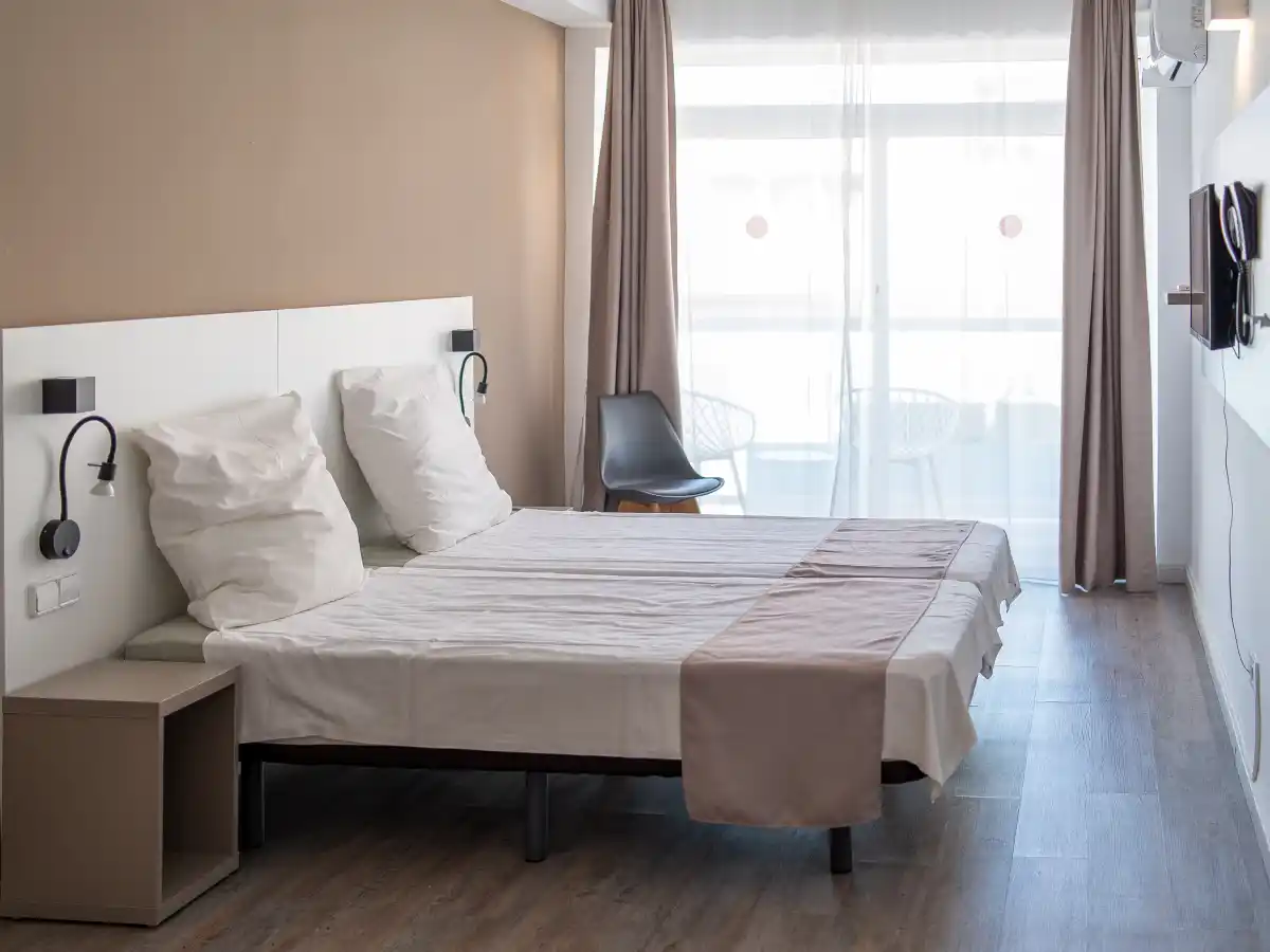 Bed in a double room with balcony at PlanetHotels Blue