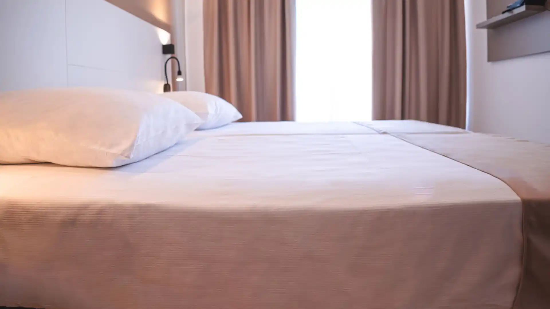 Bett Schlafzimmer PlanetHotels Blue